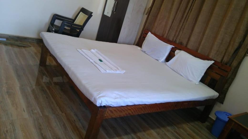 Vinee'S Kitchen And Motel Koynanagar Exterior foto
